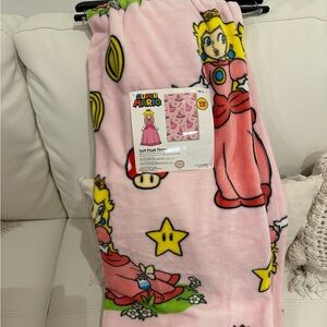 Nintendo Super Mario Princess Peach Soft Plush Throw Blanket - Pink 50" x 70"